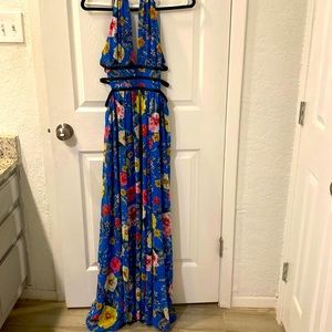 Floral maxi dress cut our sides